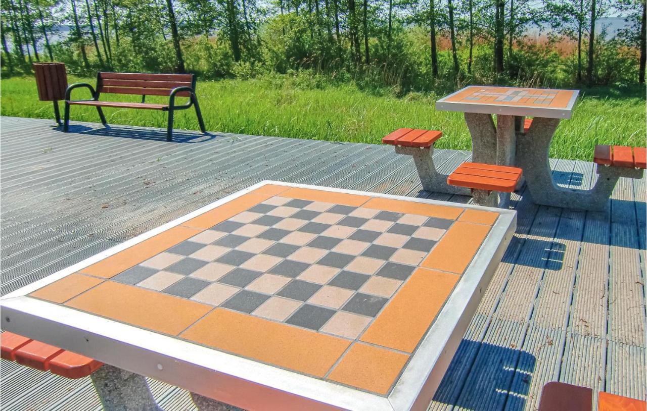 Cozy Apartment In Nowe Warpno With Wifi Екстер'єр фото